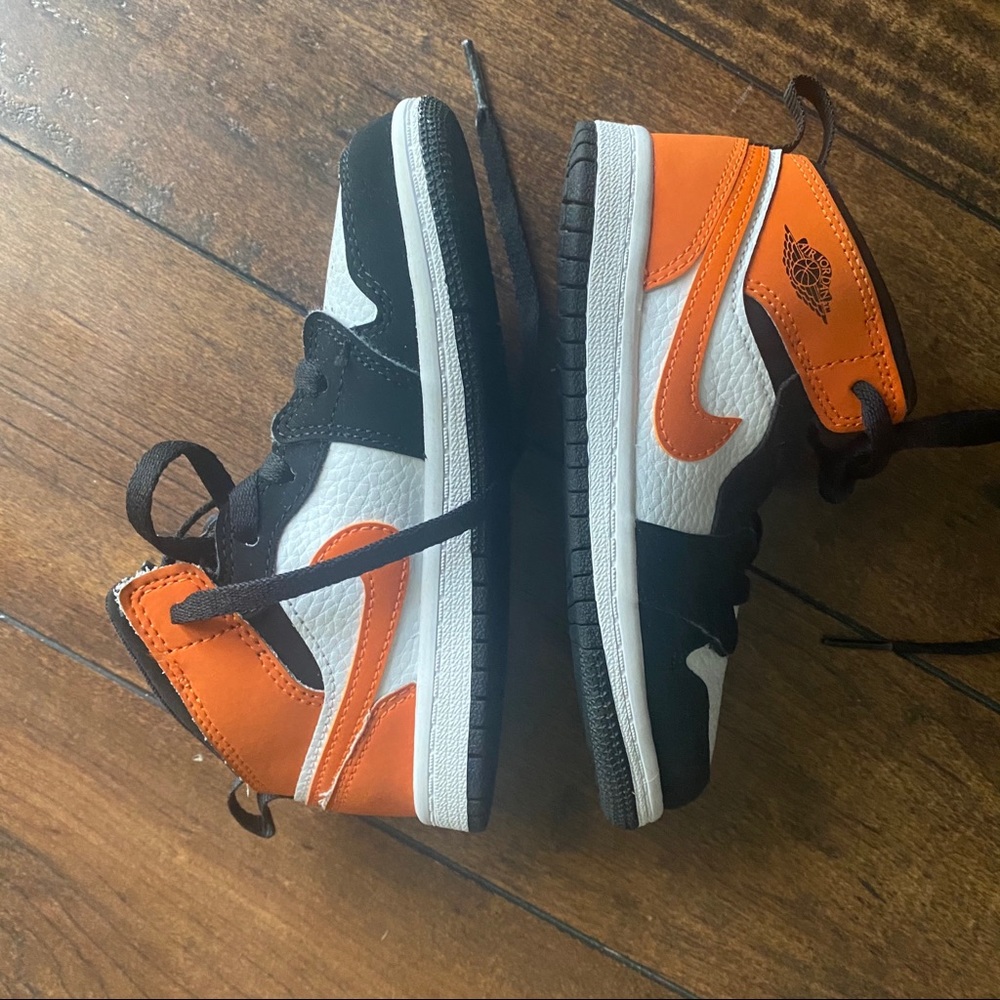 Kids Jordan 1 Mid 🖤